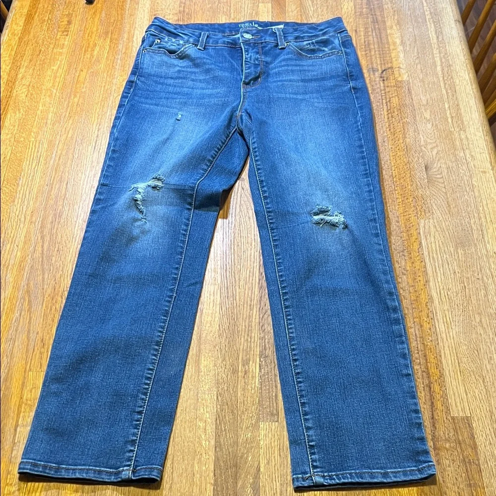 Time‎ and Tru Women 10 Blue Denim Straight Distressed 5 Pocket Stretch Jeans